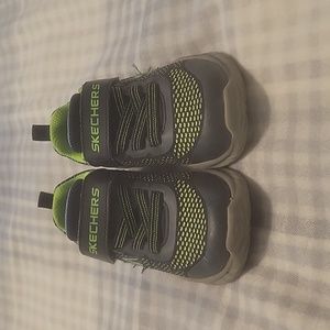 9 Toddler Runners (Skechers)